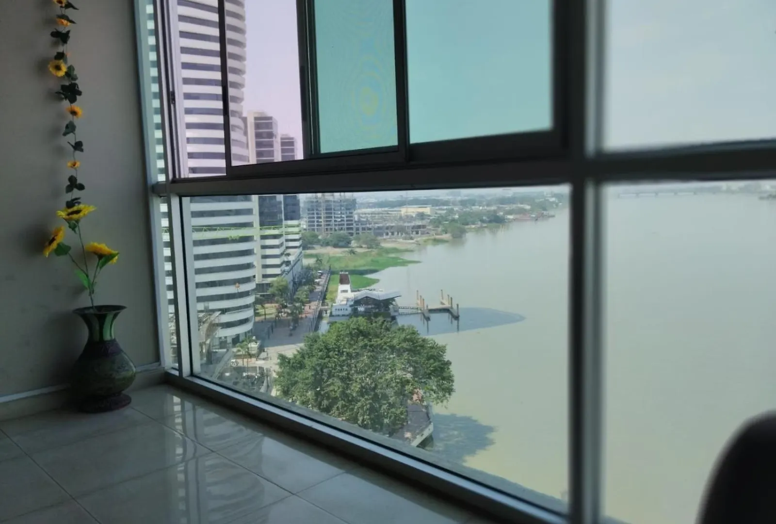 Luxuri Suite Vista Al Rio Guayaquil