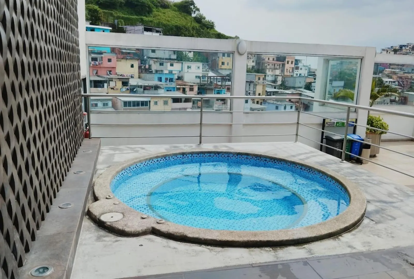 Luxuri Suite Vista Al Rio Guayaquil 0*,  Ecuador